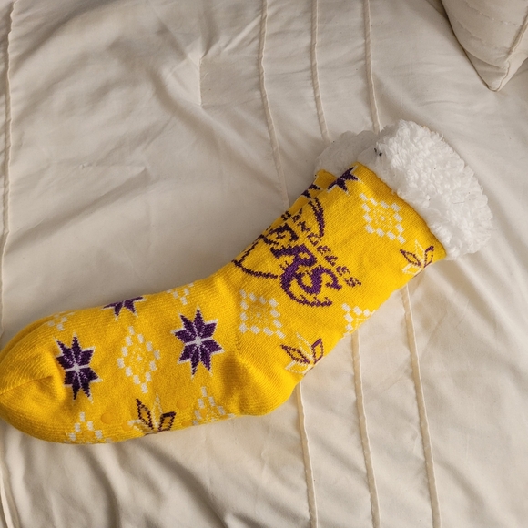 NBA Lakers Holiday Footy Slippers SZ 6-10 - Picture 4 of 5